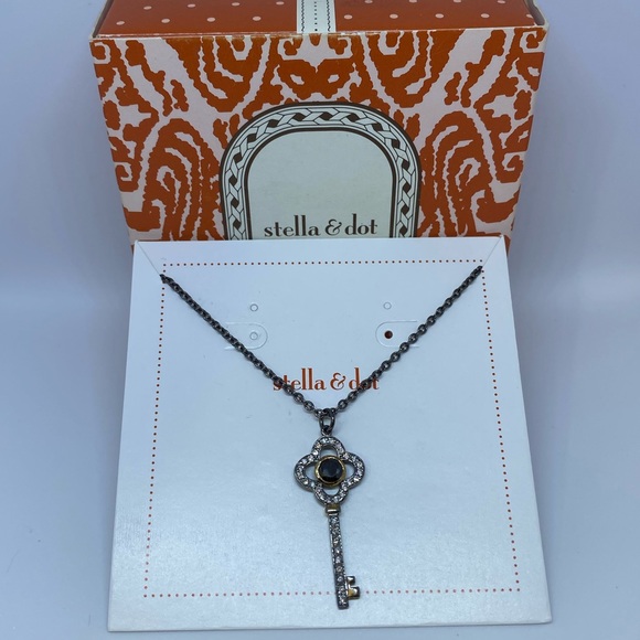 Stella & Dot Clover Key Neclace - Picture 1 of 2